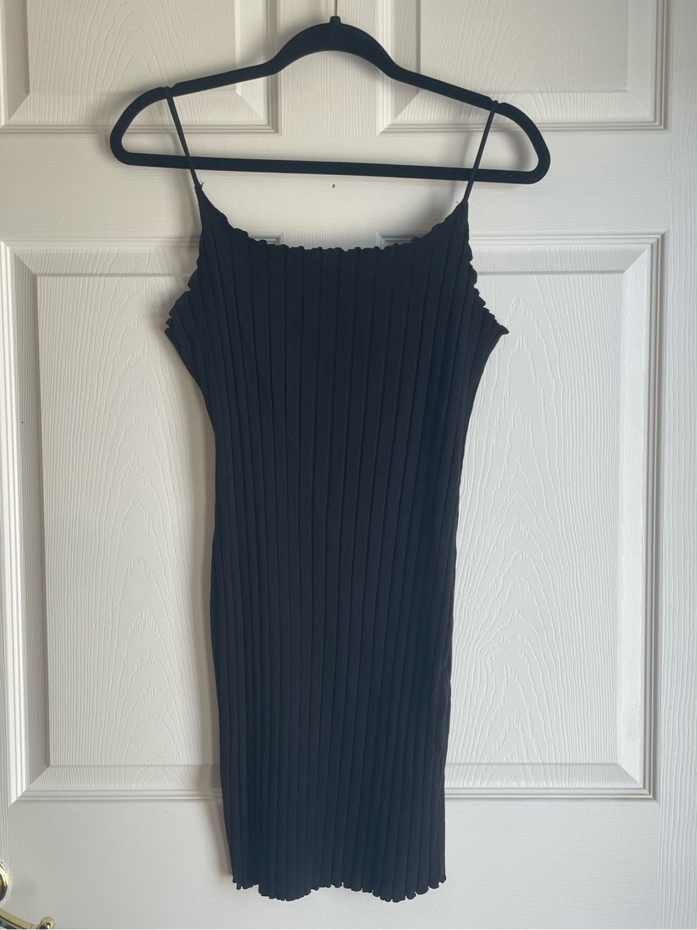 Black Ribbed Spaghetti Strap Bodycon Dress with lettuce trim hem Size Large